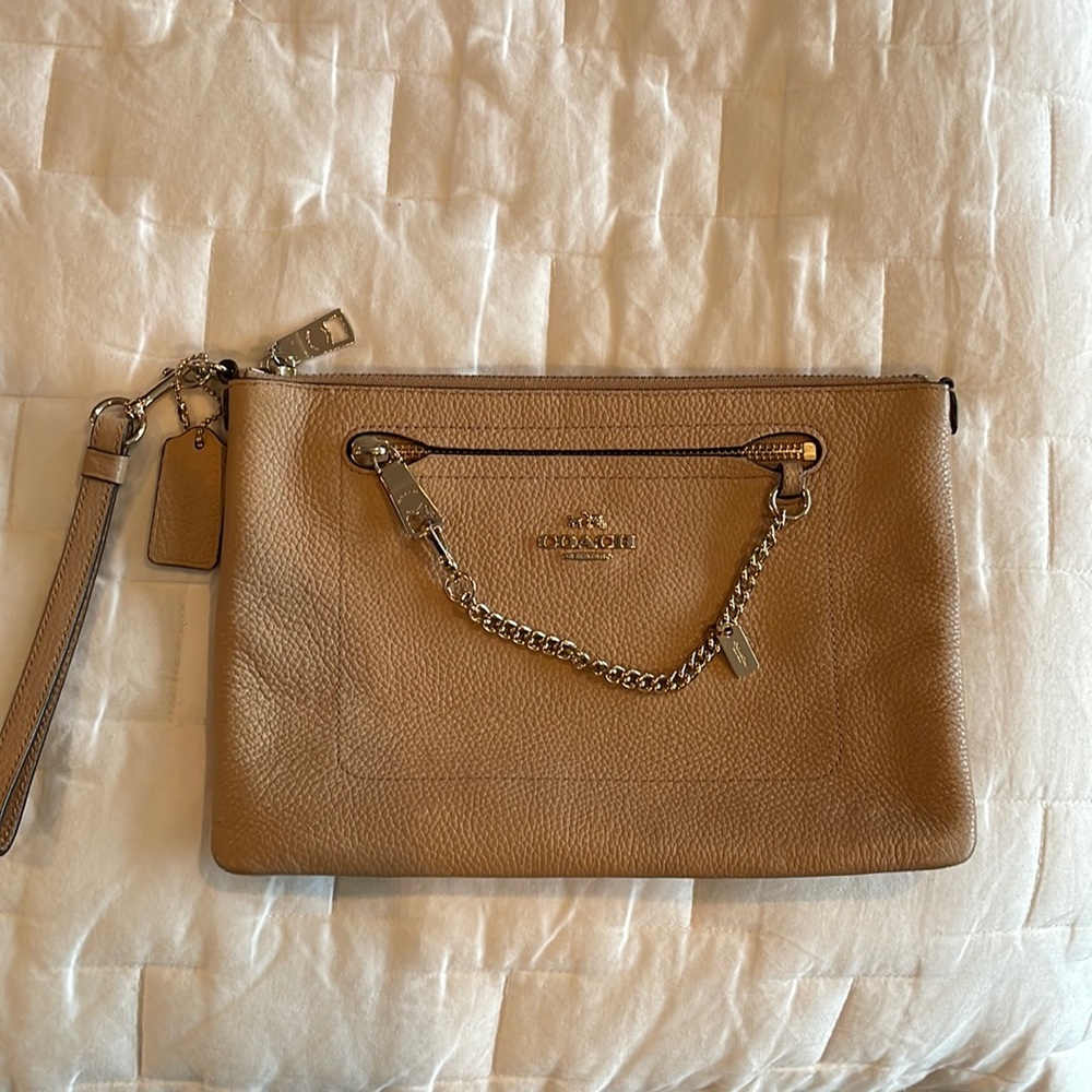 Beautiful Coach wristlet/clutch